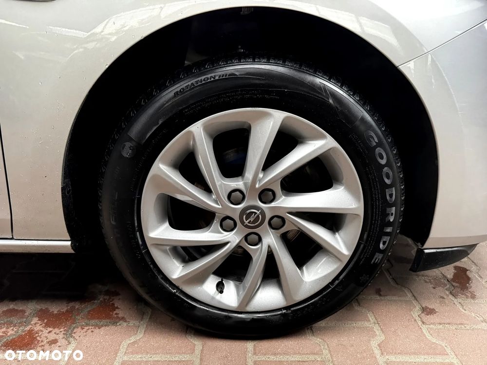 Opel Astra 1.2 T Elegance S&S - 11