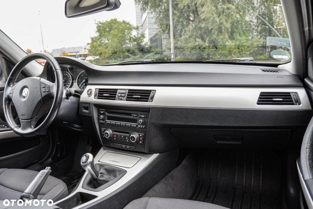 BMW Seria 3 320d xDrive - 10