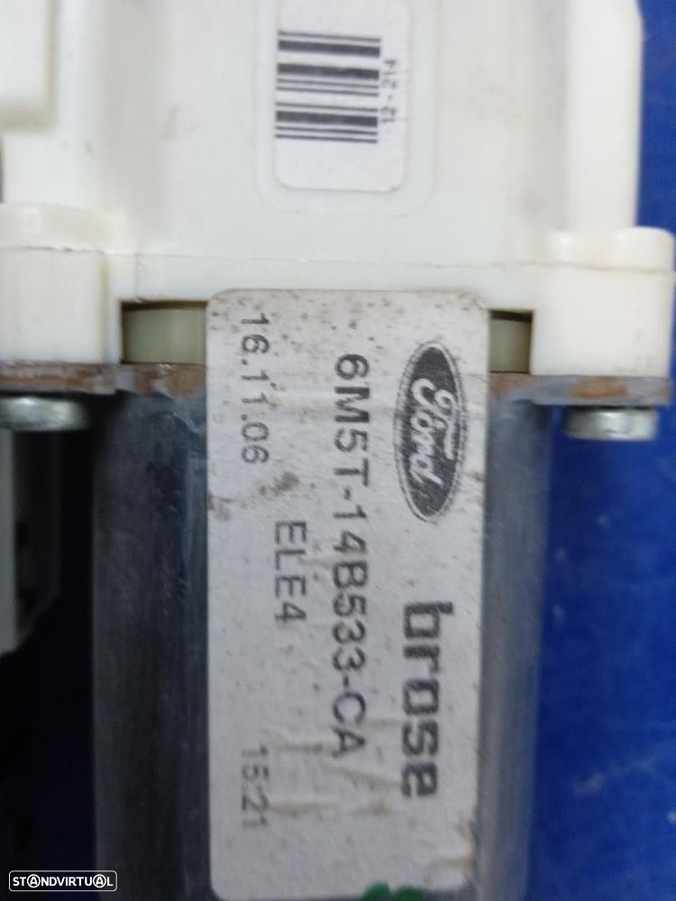 MOTOR ELEVADOR DE VIDRO FRONTAL DIREITO FORD FOCUS II 2006 -6M5T14B533CA - 2