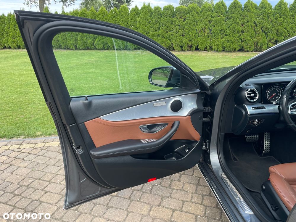 Mercedes-Benz Klasa E 200 4Matic 9G-TRONIC - 15