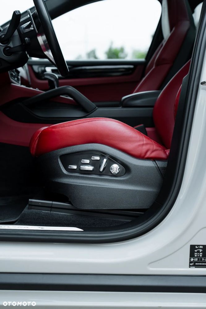 Porsche Cayenne S - 9