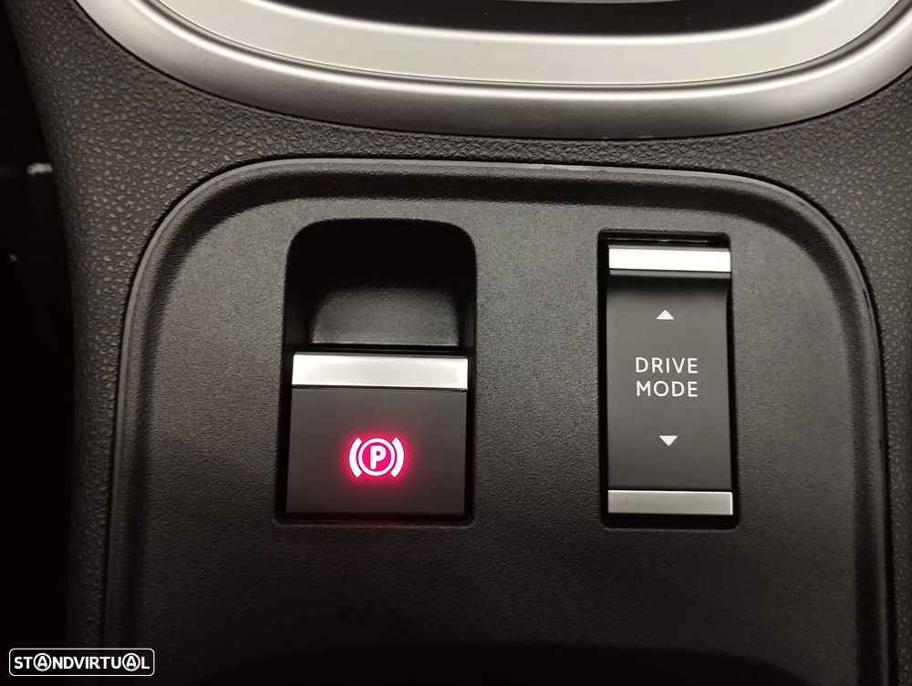 Jeep Avenger 1.2 e-Hybrid Longitude DCT - 39