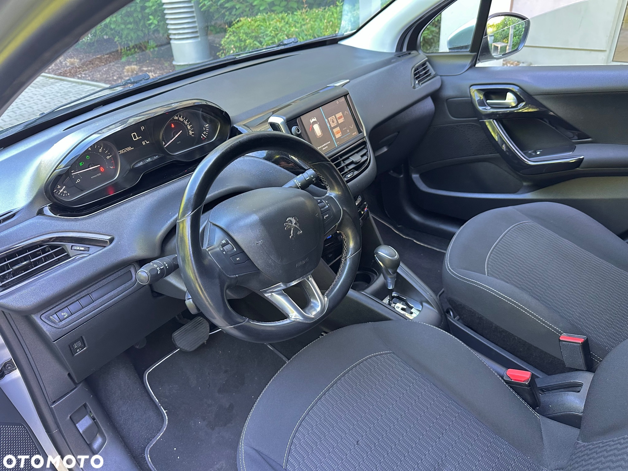 Peugeot 208 1.2 PureTech GPF Allure S&S EAT6 - 9