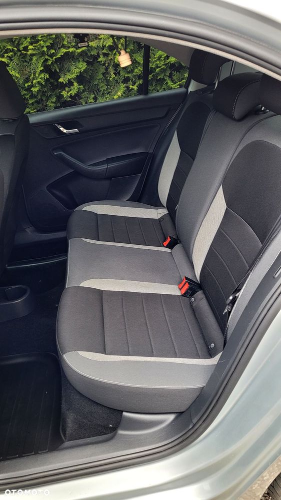 Skoda RAPID 1.0 TSI Style - 26