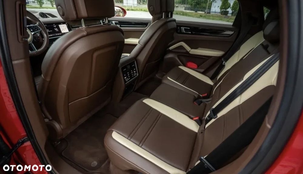 Porsche Cayenne - 23
