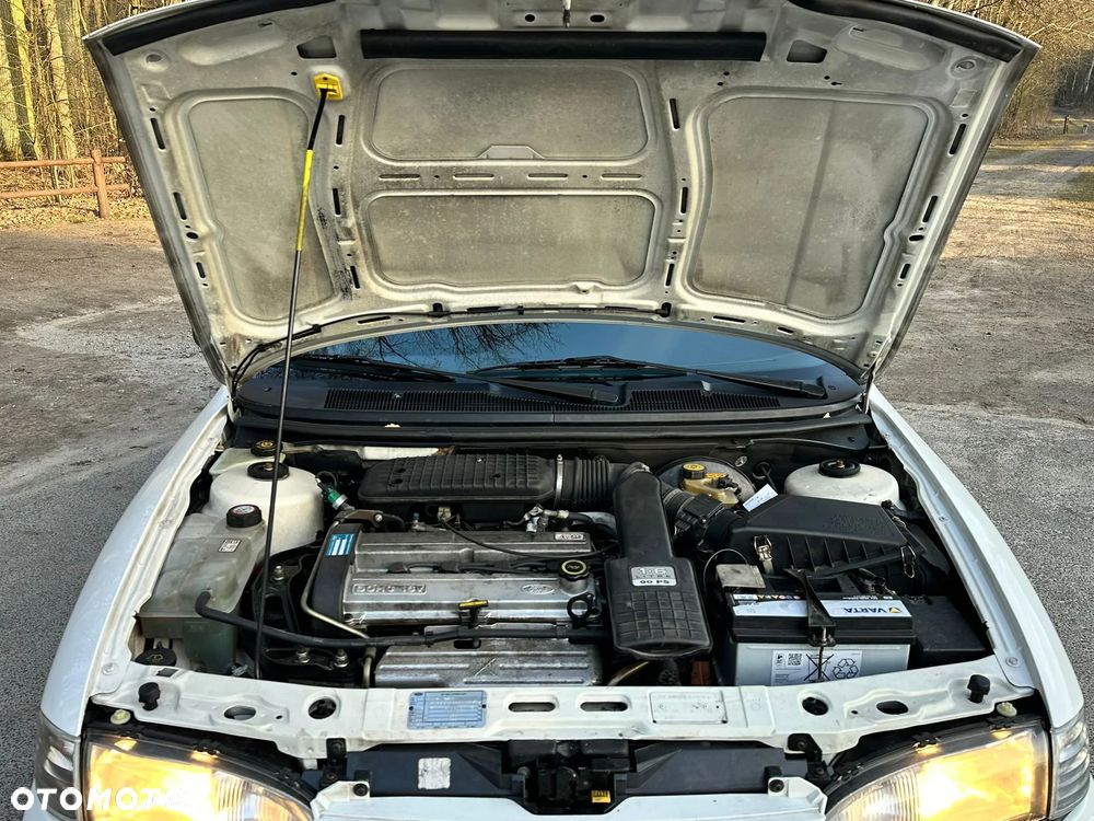 Ford Mondeo 1.6 CLX - 22