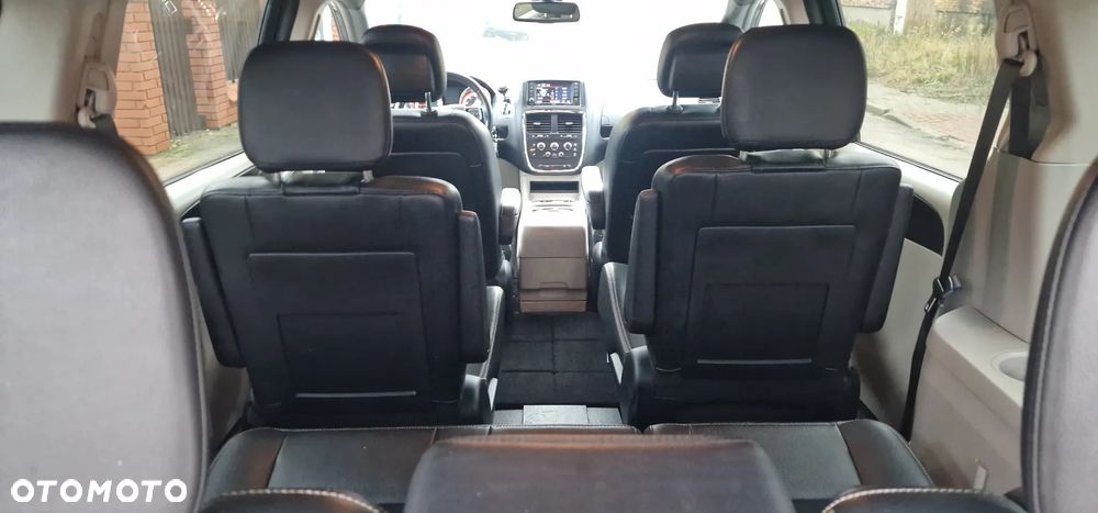 Dodge Grand Caravan - 17