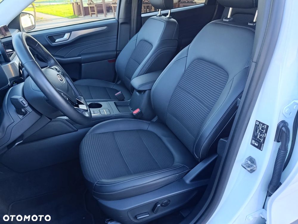 Ford Kuga - 27