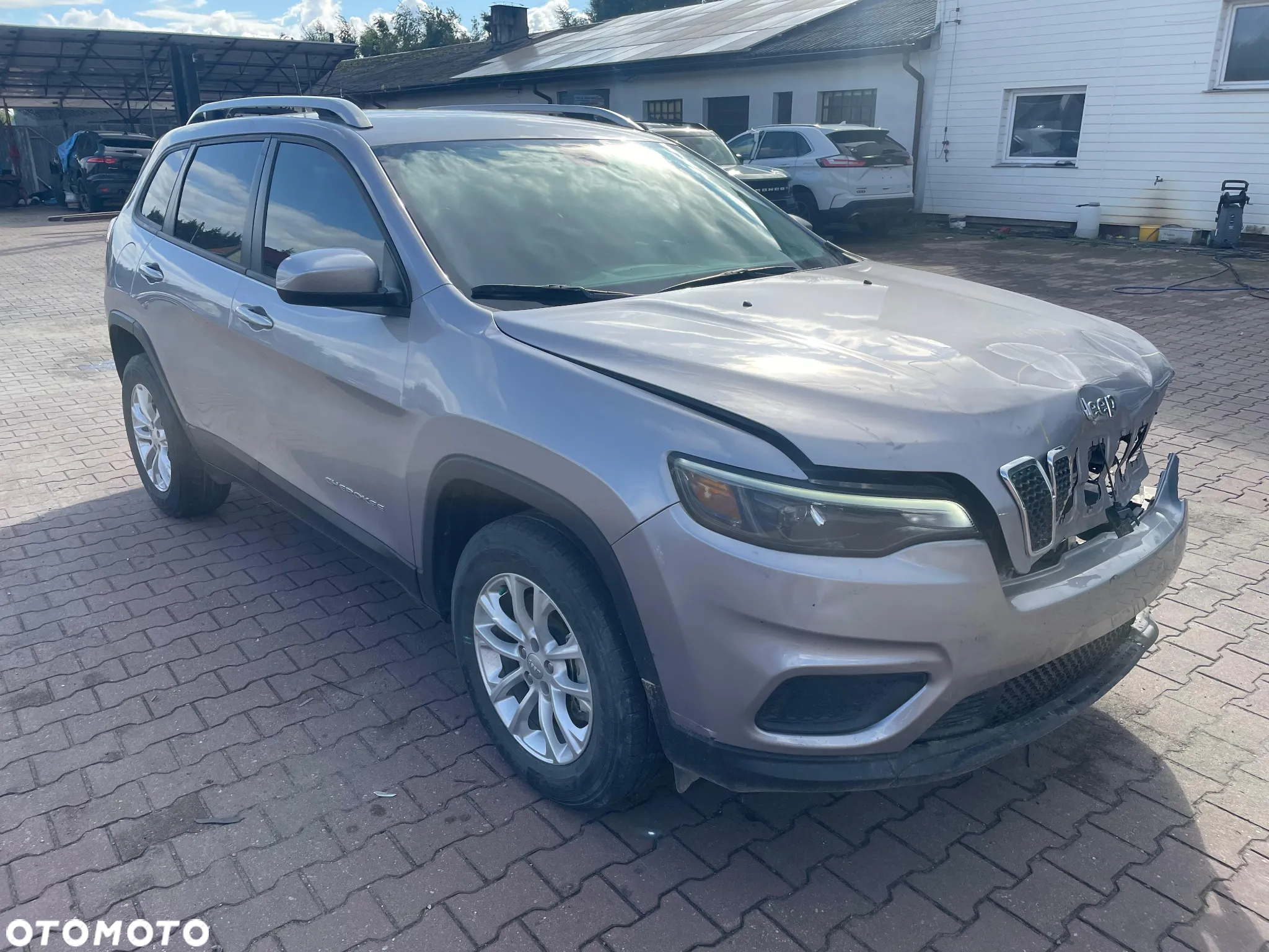 Jeep Cherokee - 3