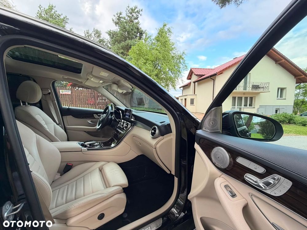 Mercedes-Benz GLC 250 4Matic 9G-TRONIC AMG Line - 23