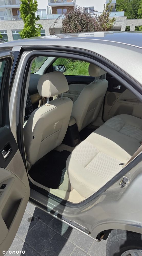 Ford Mondeo 2.0 Ambiente - 10