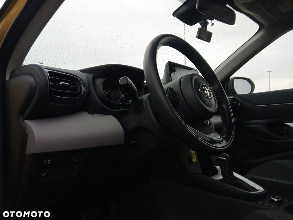 Toyota Yaris Cross Hybrid 1.5 Comfort 4x4 - 18