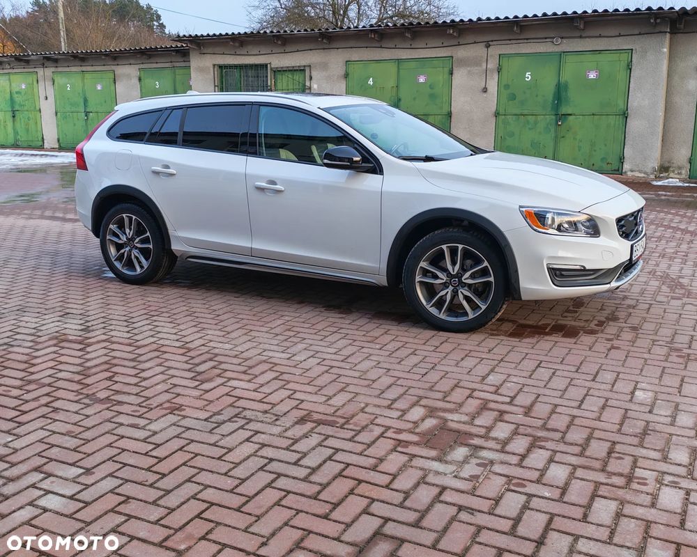 Volvo V60 Cross Country - 11