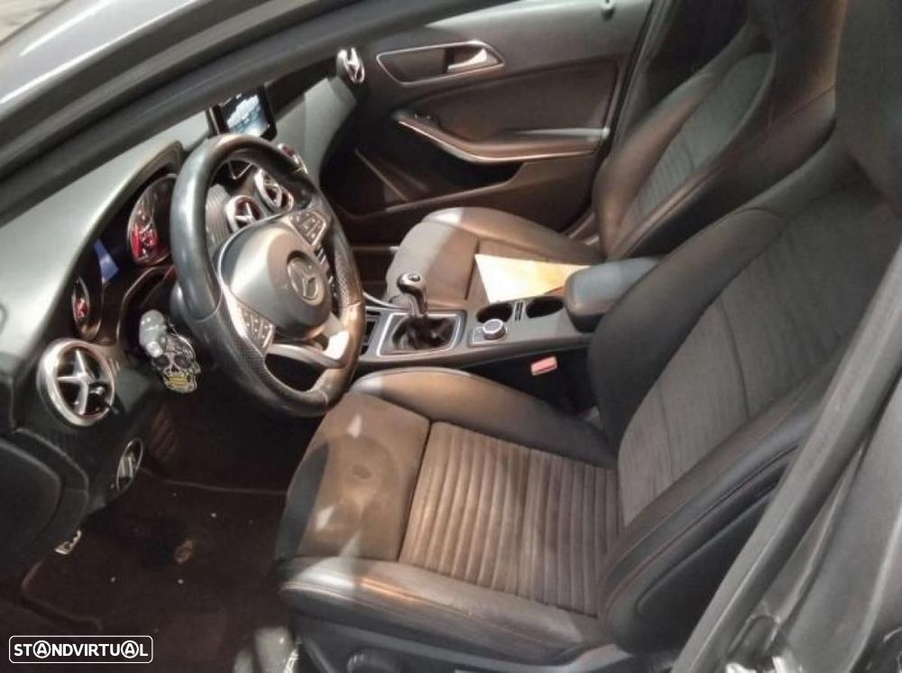 Mercedes-Benz A 180 d AMG Line - 3