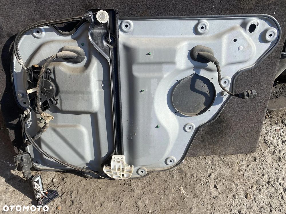 Podnośnik silniczek szyby Volkswagen Touran I lewy tył OE - 2