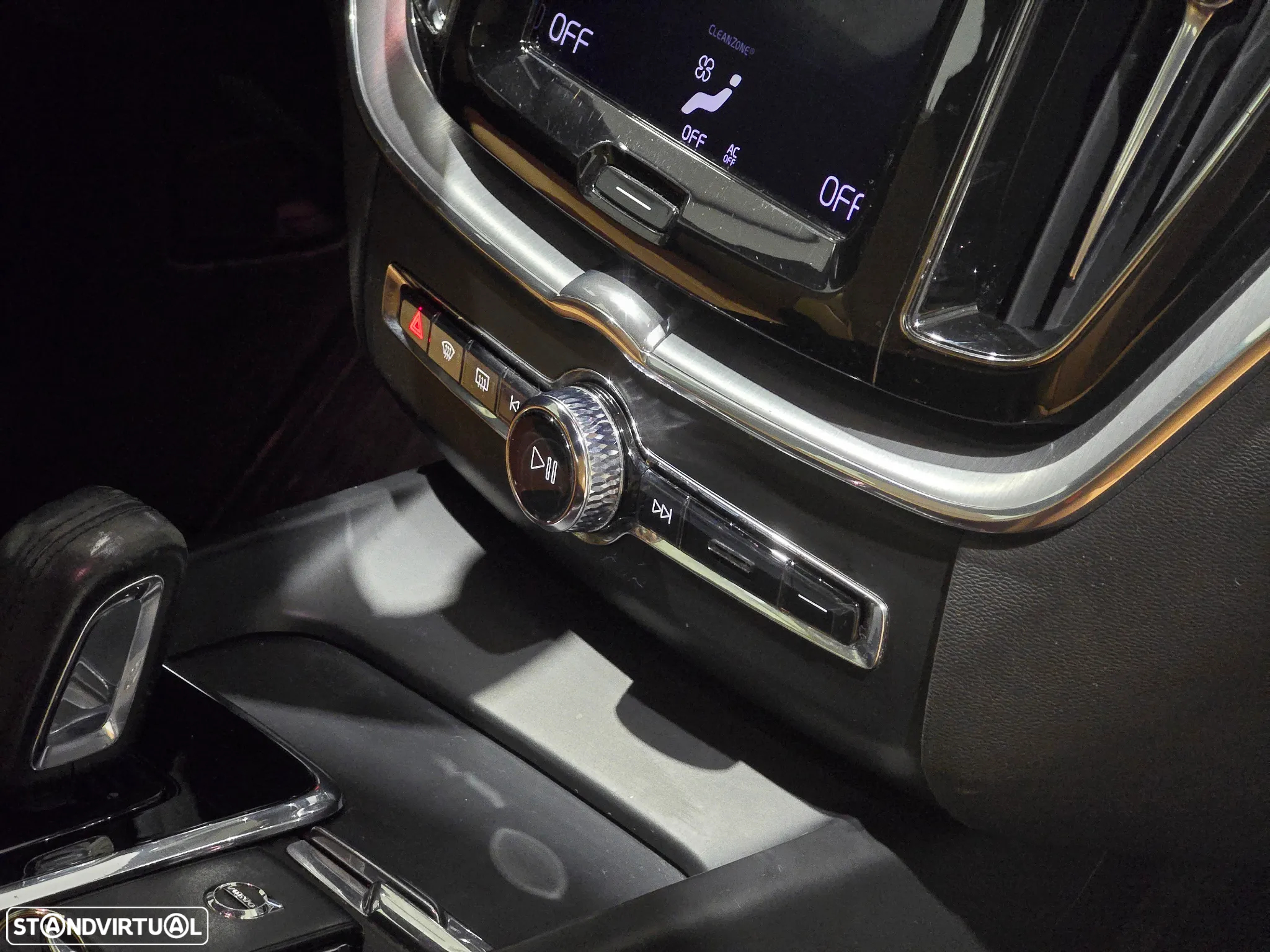 Volvo XC 60 2.0 T8 PHEV Momentum AWD - 37