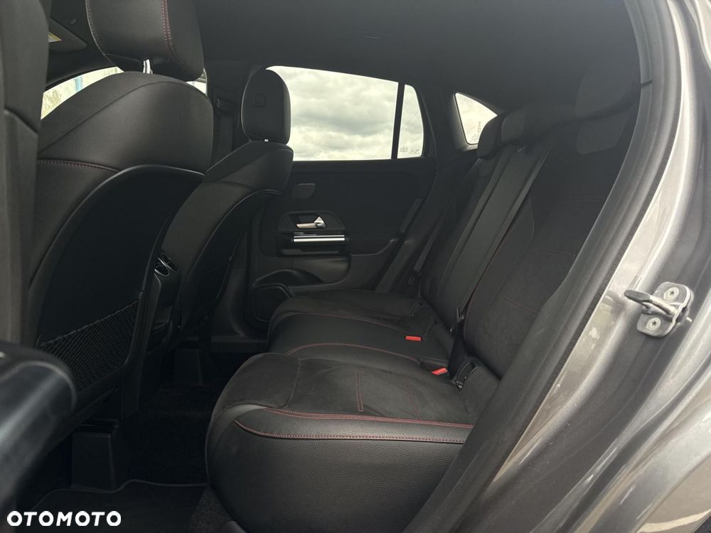 Mercedes-Benz GLA - 16