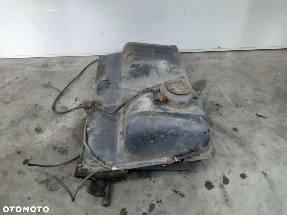 ZBIORNIK PALIWA BAK PORSCHE 924 - 3