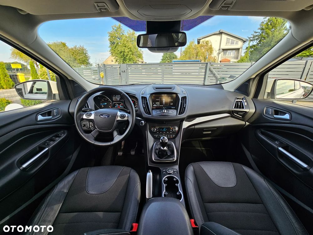 Ford Kuga 2.0 TDCi 2x4 Titanium - 29