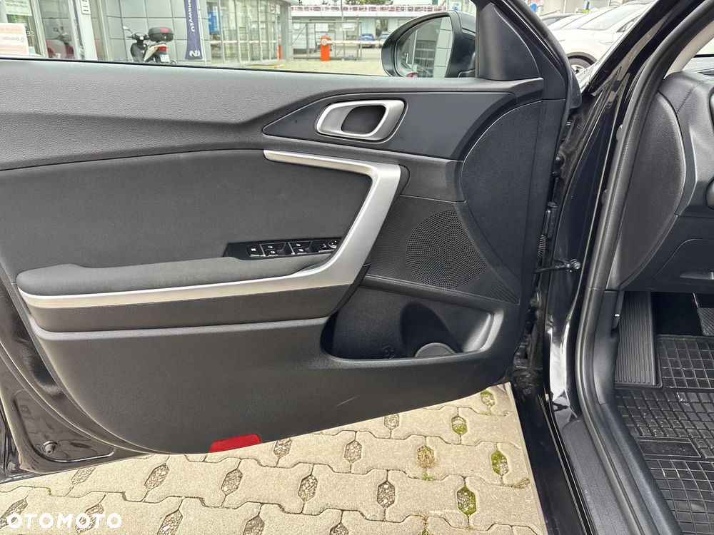 Kia Ceed 1.5 T-GDI M - 10