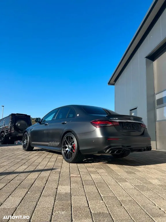 Mercedes-Benz E AMG 63 S 4MATIC - 11