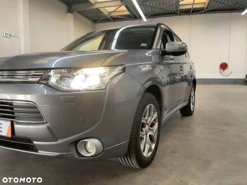 Mitsubishi Outlander 2.0 4WD Top - 30