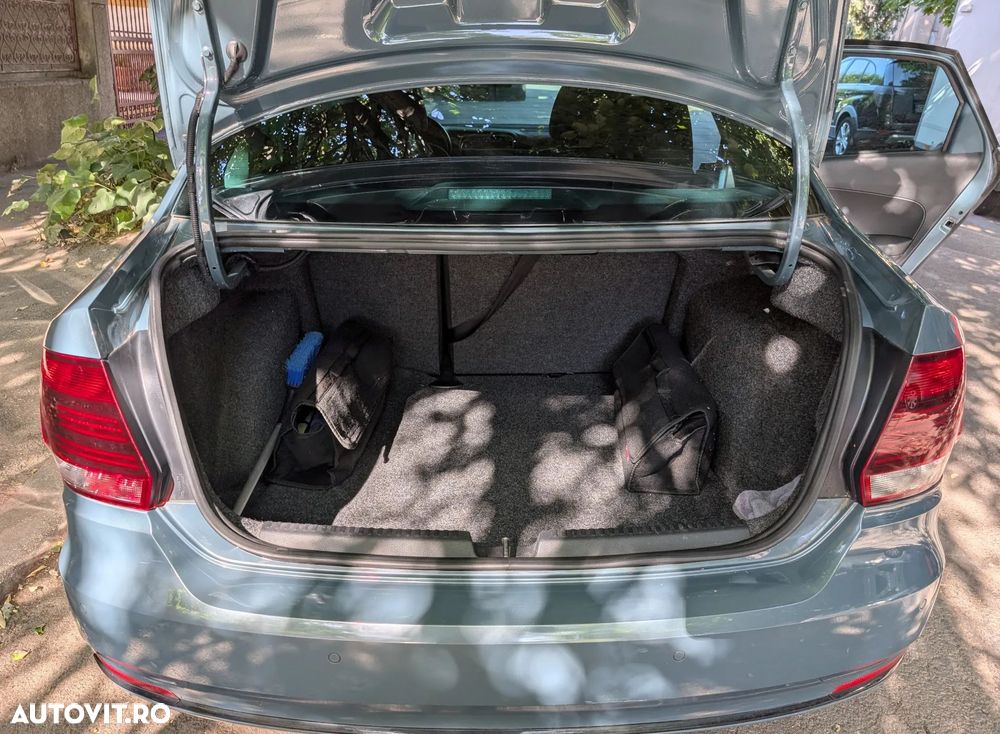 Volkswagen Polo - 11
