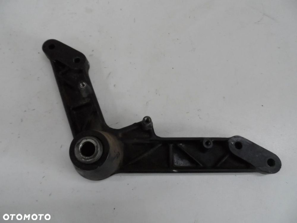 SUZUKI DL 650 mocowanie silnika P,L - 5