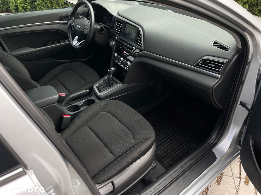 Hyundai Elantra 1.6 Style - 23