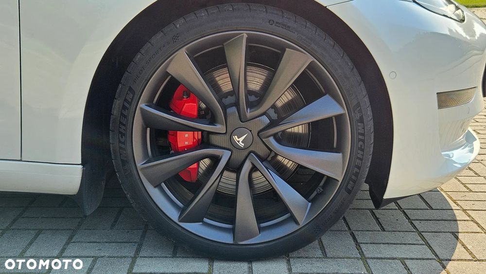Tesla Model 3 - 16