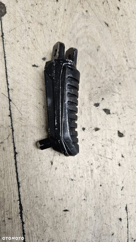 Podnóżek Suzuki GSX 1400 - 8