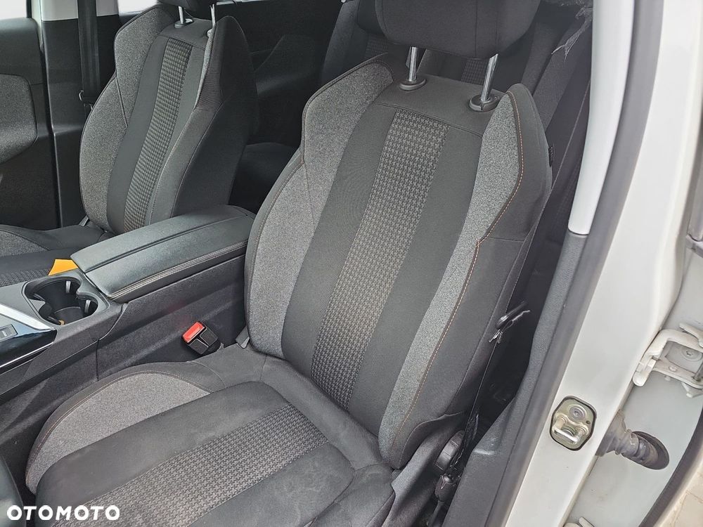 Peugeot 5008 1.5 BlueHDi Active S&S EAT8 - 14