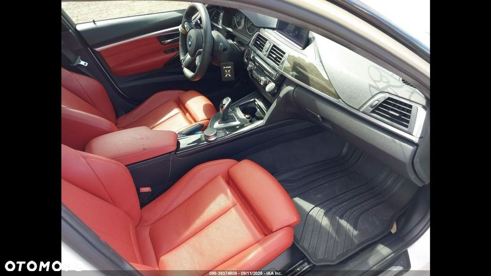 BMW Seria 3 330i xDrive M Sport - 9
