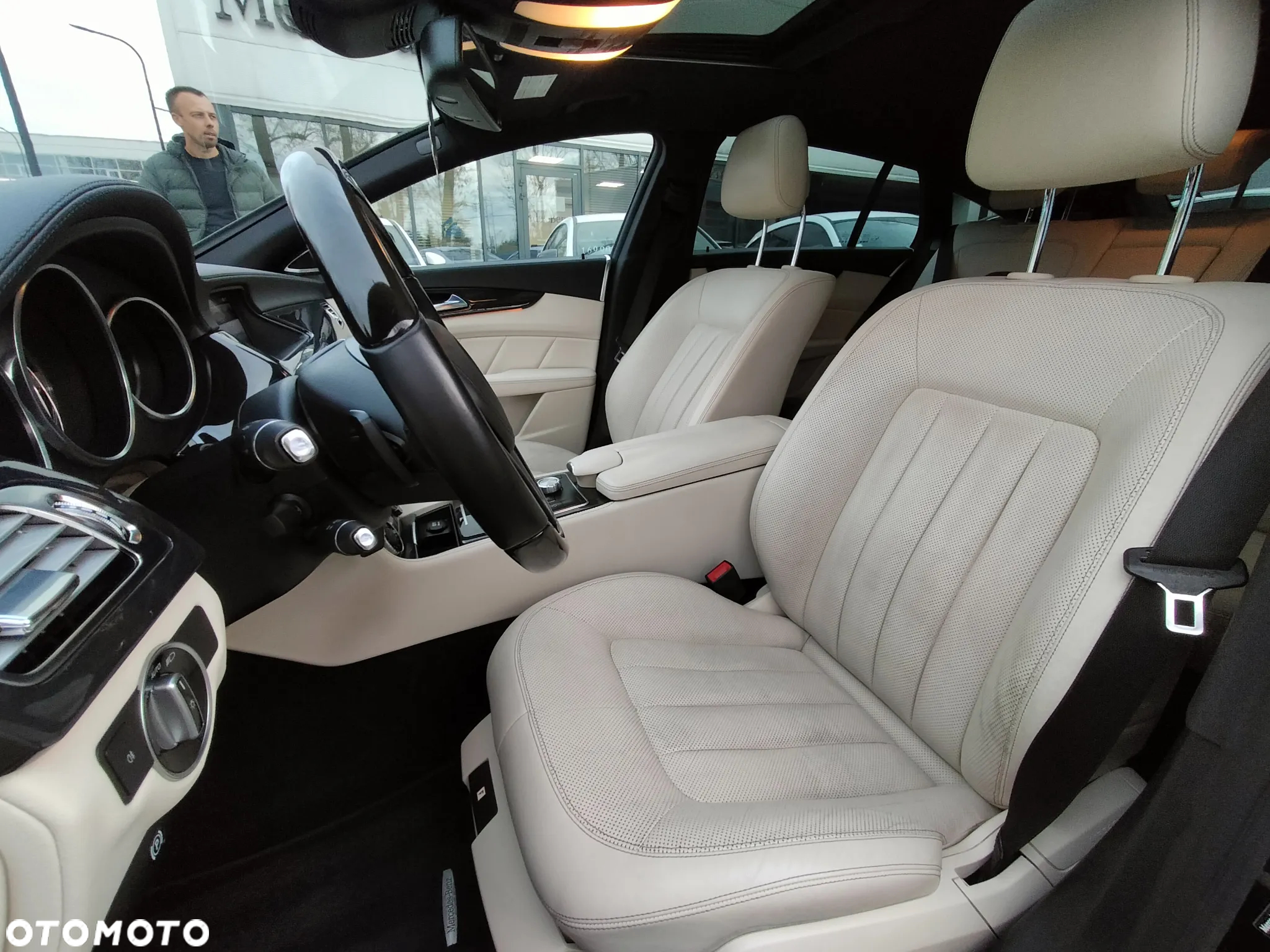 Mercedes-Benz CLS 350 CDI 4-Matic BlueEff - 24