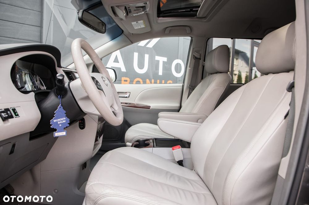 Toyota Sienna 3.5 V6 - 12