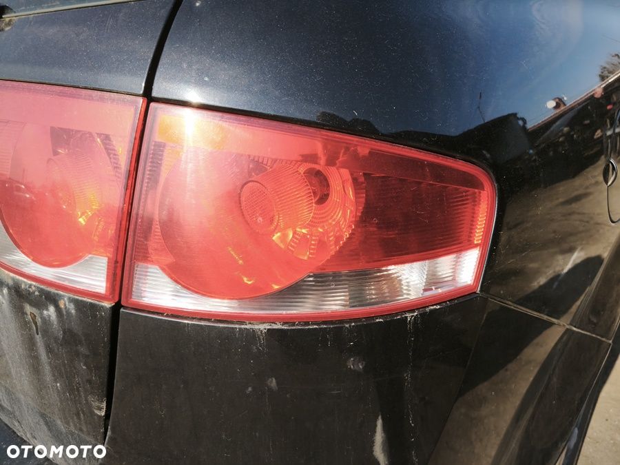 SEAT ALTEA XL 11r LAMPA W BŁOTNIK PRAWY TYŁ TYLNA - 1