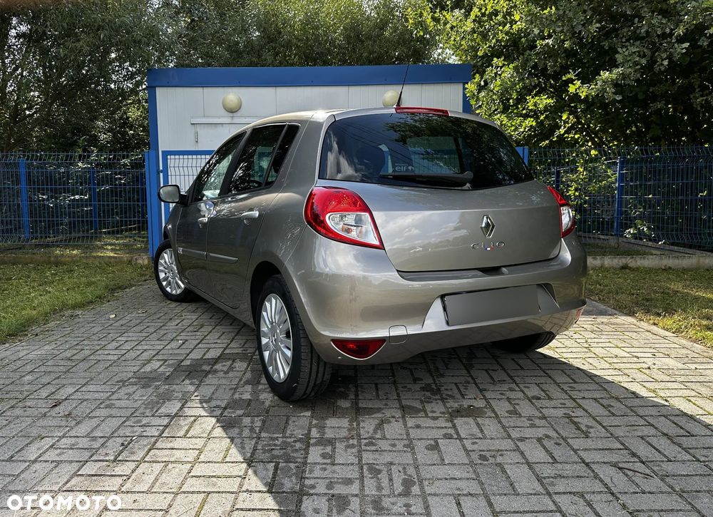 Renault Clio 1.2 16V 75 Expression - 4