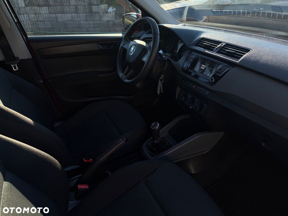 Skoda Fabia 1.0 MPI Cool Edition Red & Grey - 35