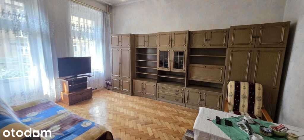 Dwa pokoje w centrum z dużym balkonem