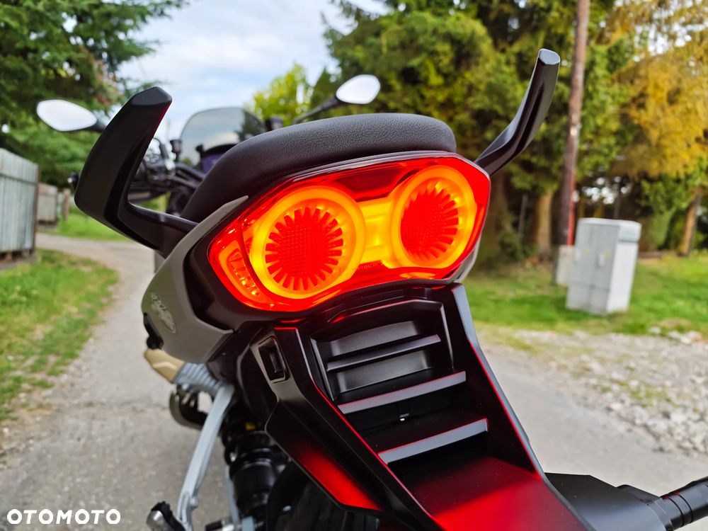 Moto Guzzi V100 Mandello - 25