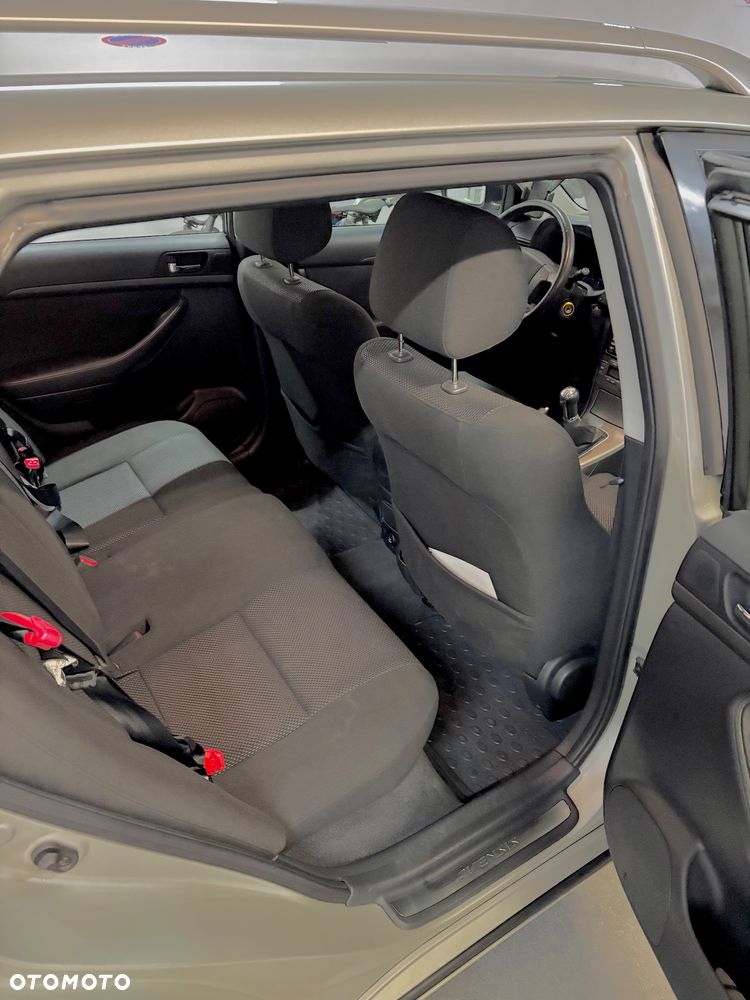 Toyota Avensis 1.8 VVT-i Combi - 10