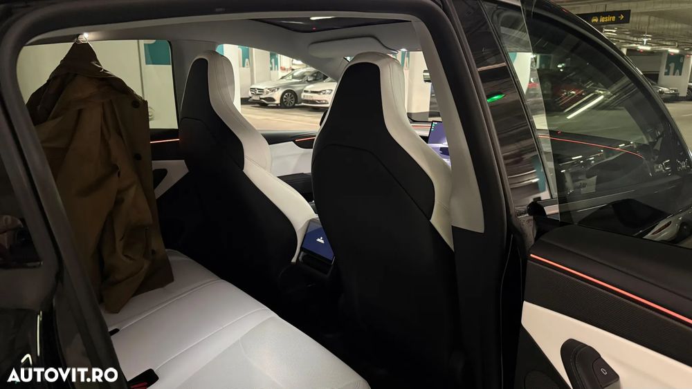 Tesla Model Y AWD Performance - 14