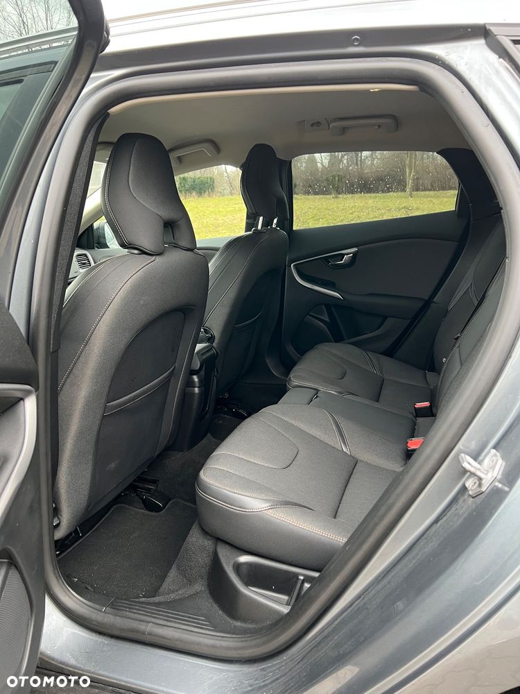 Volvo V40 D3 Drive-E Momentum - 9