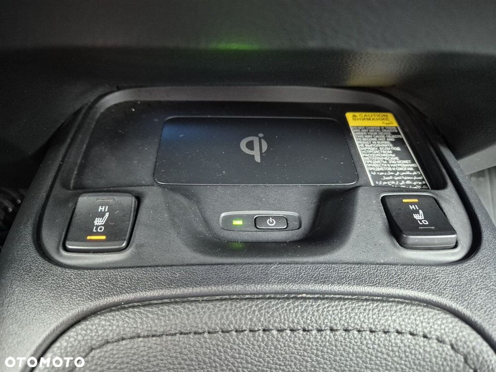 Toyota Corolla 1.8 Hybrid Executive - 26