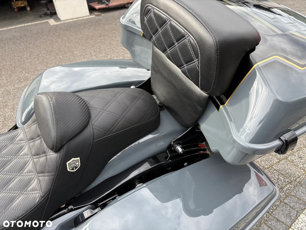 Harley-Davidson Touring Street Glide - 12