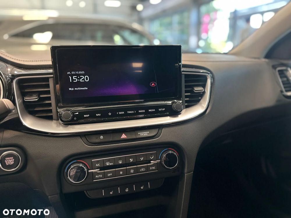 Kia Ceed - 11