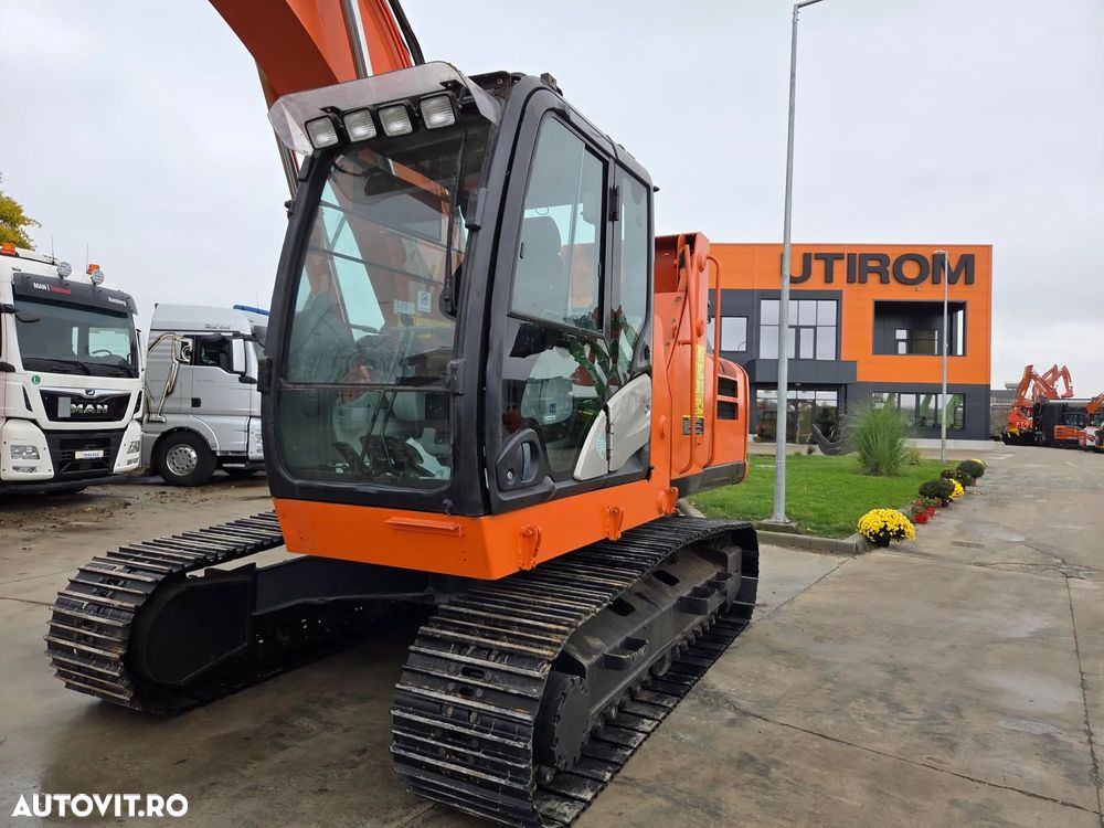 Hitachi GRAIFER deschidere 1,5m pe SENILE, cabina INALTIBILA, Masa operationala 20,3tone, LANT NOU, PAPUCI NOI, Gresare automata, Camera spate, 2017, 8.575h, cupla rapida, motor Isuzu 174CP, 3 pompe HITACHI, posibilitate leasing, STARE FOARTE BUNA-89.900 EUR - 19