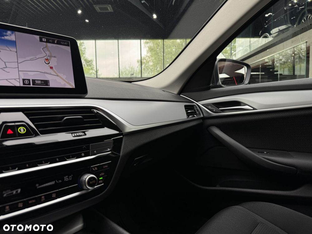BMW Seria 5 520i mHEV - 30