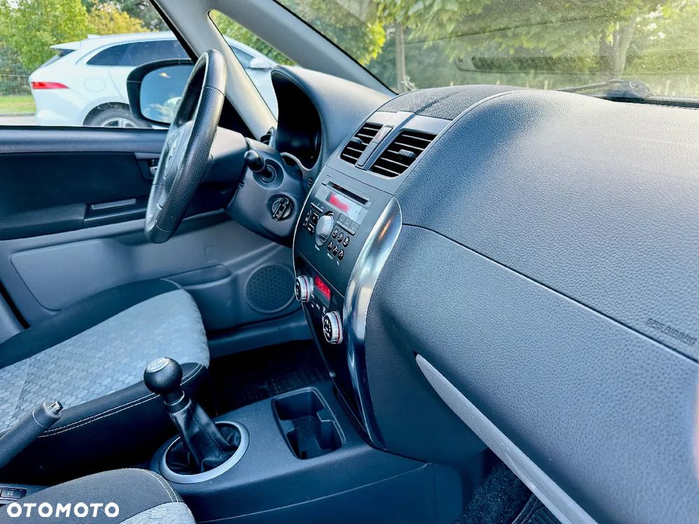 Suzuki SX4 1.6 Premium - 25