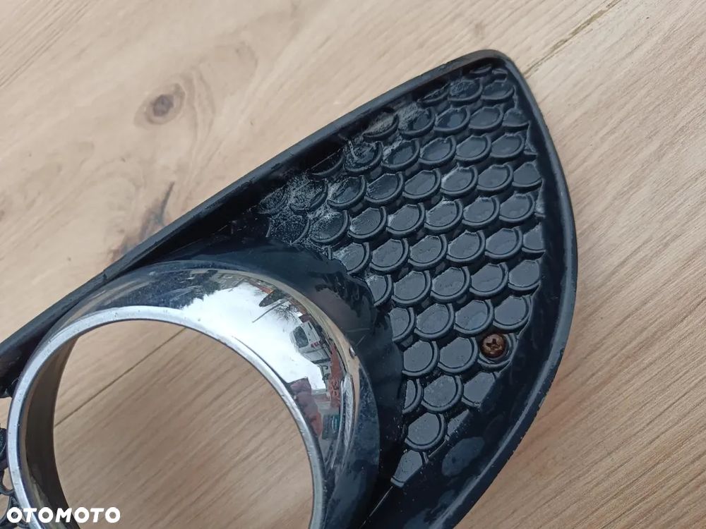 MERCEDES W209 CLK AMG KRATKA zderzaka prawa A2098850453 - 4